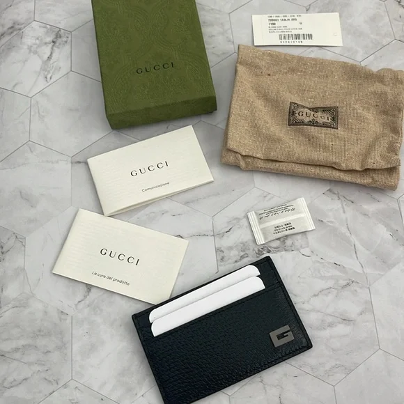 $750 New, Authentic GUCCI Black Leather Card Holder Unisex